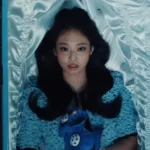 عکس جنی برای آهنگ Hangover-منبع: بیلبورد