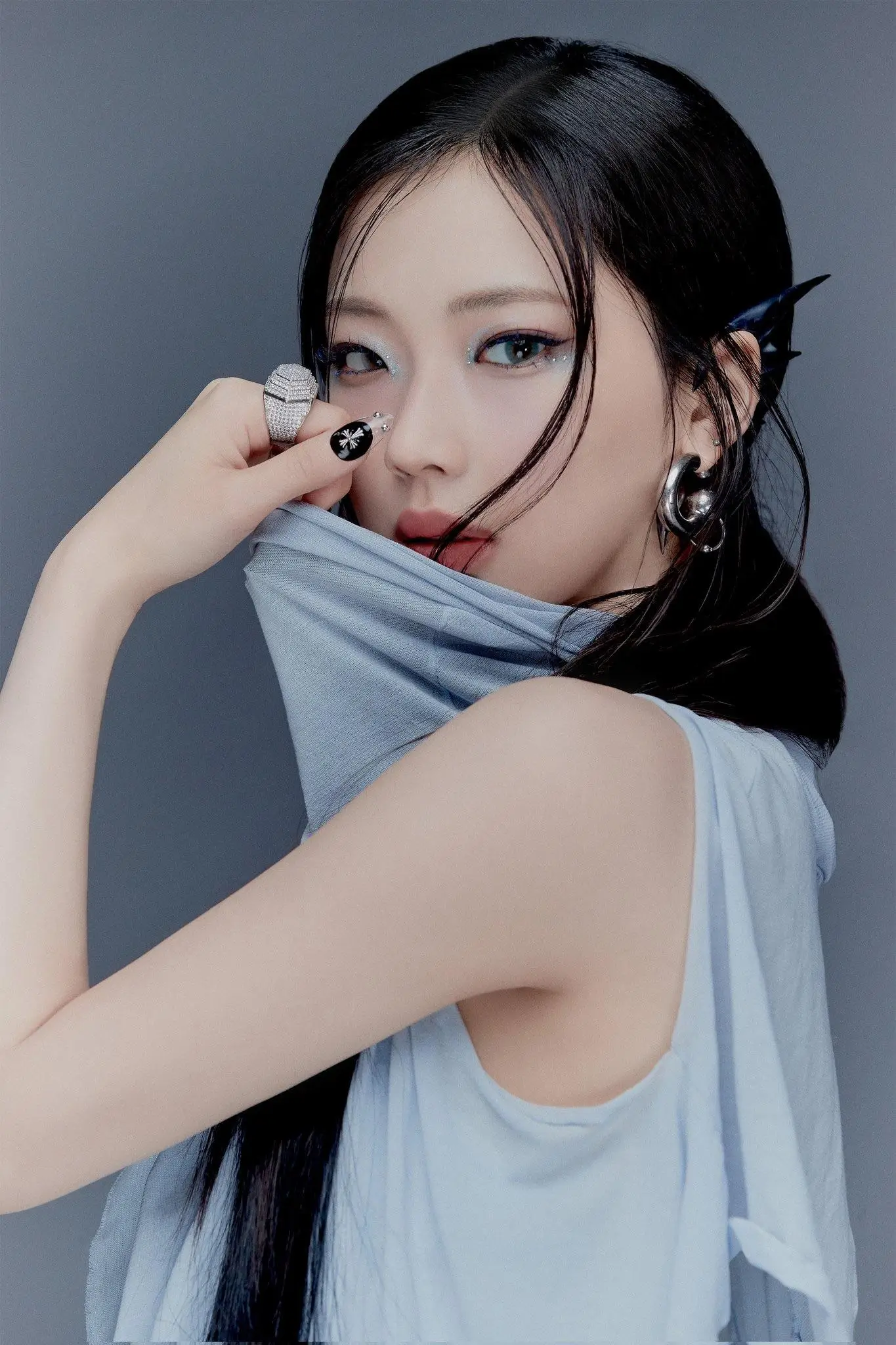 فوتوشوت های روکا برای آهنگ Wild بیبی مانستر