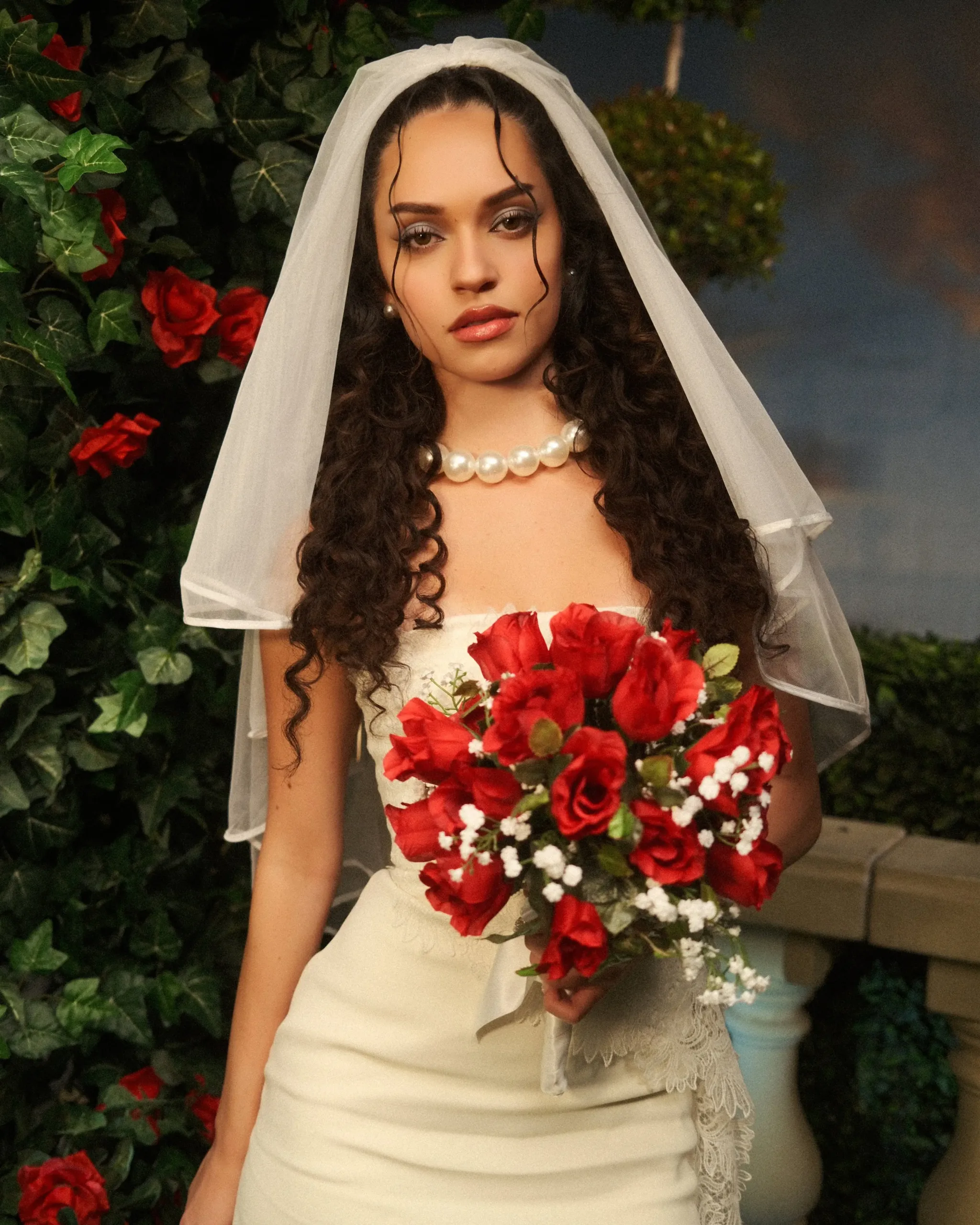 فوتوشوتهای دنیلا برای آهنگ Internet Girl کتسآی